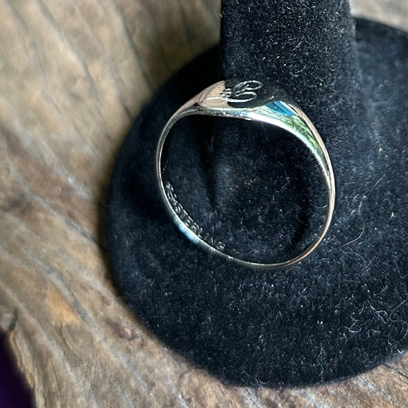 UNCAS VINTAGE Sterling Silver signet ring “F” initial ring - Picture 3 of 4